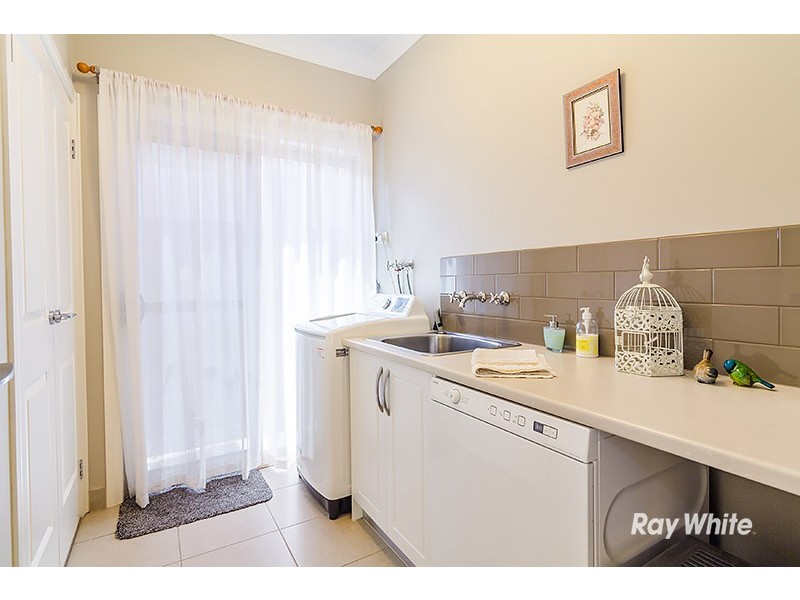 11 Fortuna Crescent, Cranbourne West VIC 3977