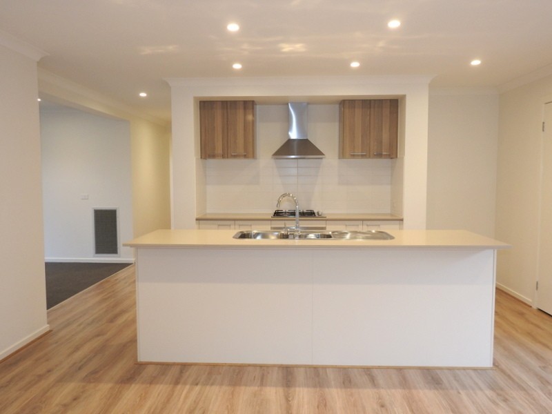 7 Almondbank Road, Cranbourne East VIC 3977