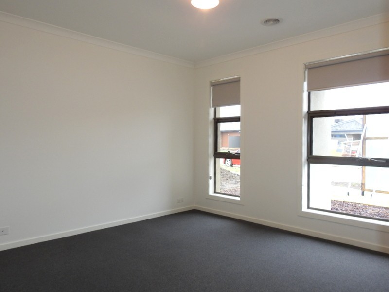 7 Almondbank Road, Cranbourne East VIC 3977