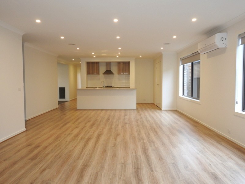 7 Almondbank Road, Cranbourne East VIC 3977