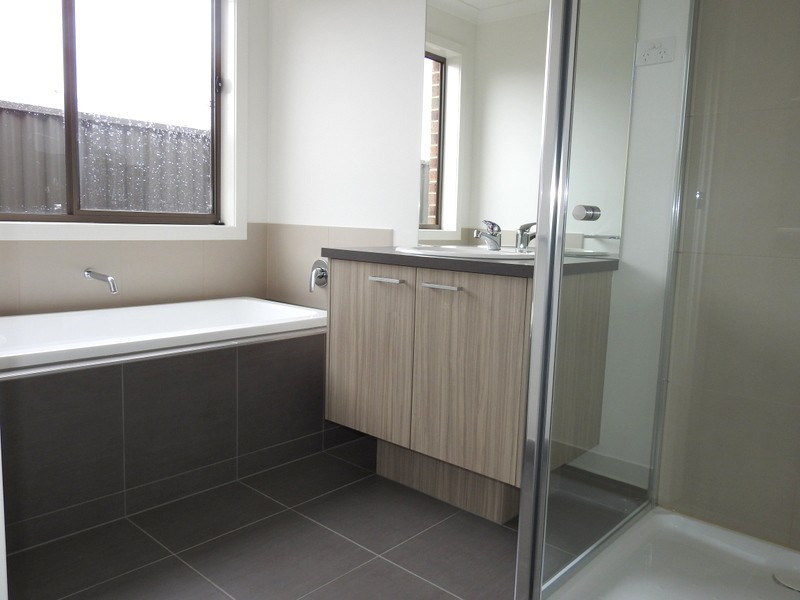 7 Almondbank Road, Cranbourne East VIC 3977