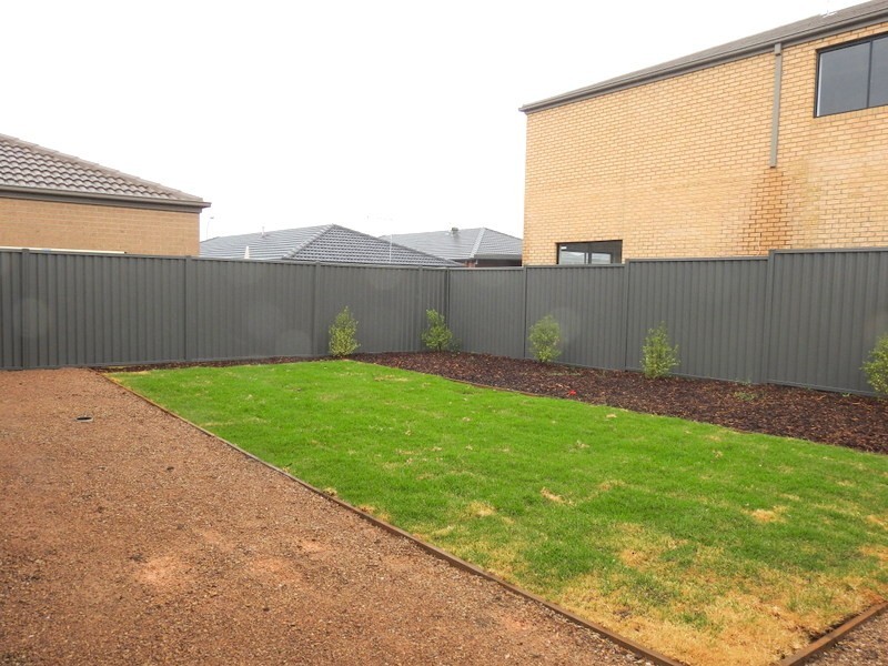 7 Almondbank Road, Cranbourne East VIC 3977
