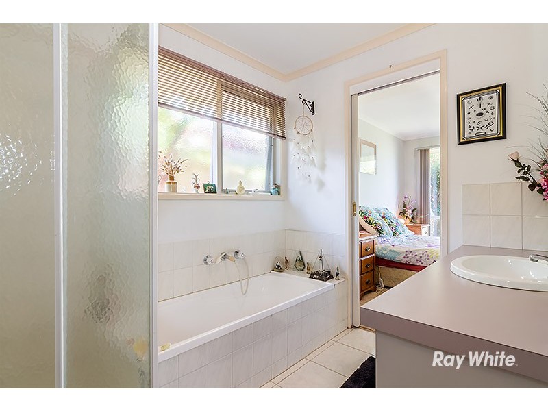 3 Godwin Crescent, Cranbourne North VIC 3977