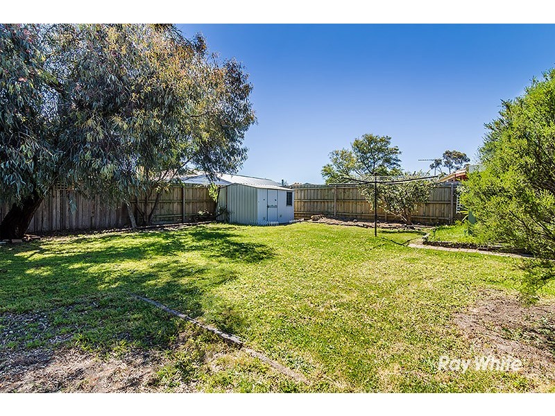 3 Godwin Crescent, Cranbourne North VIC 3977