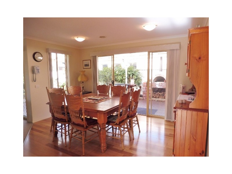 16 Latrobe Avenue, Pakenham VIC 3810