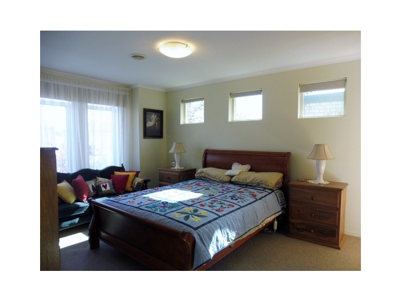 16 Latrobe Avenue, Pakenham VIC 3810