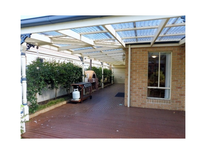 16 Latrobe Avenue, Pakenham VIC 3810