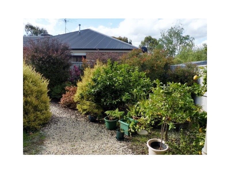 16 Latrobe Avenue, Pakenham VIC 3810