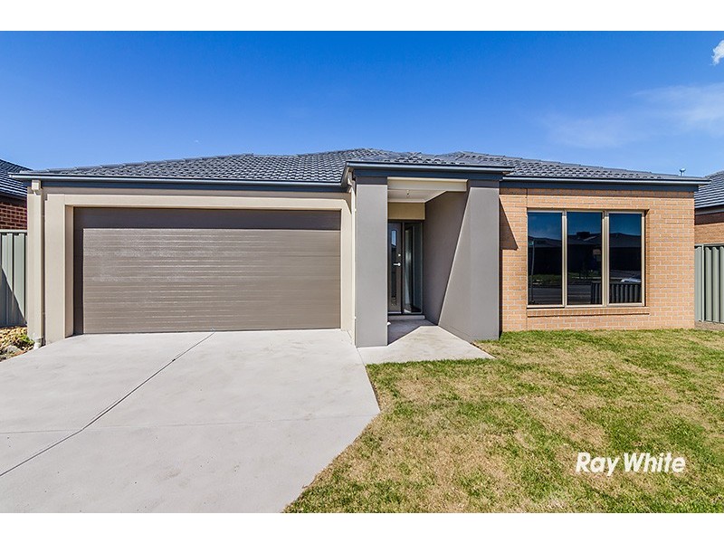 68 Nelson Street, Cranbourne East VIC 3977