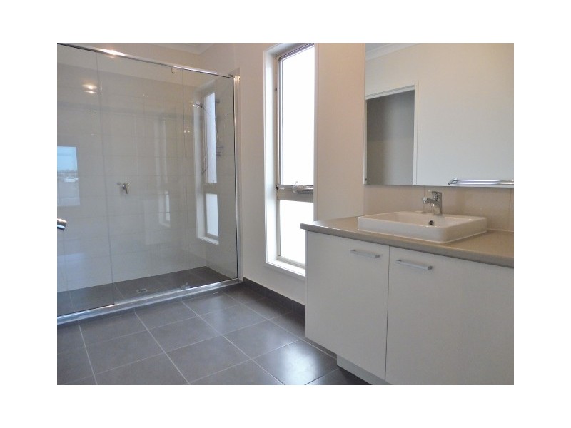 68 Nelson Street, Cranbourne East VIC 3977