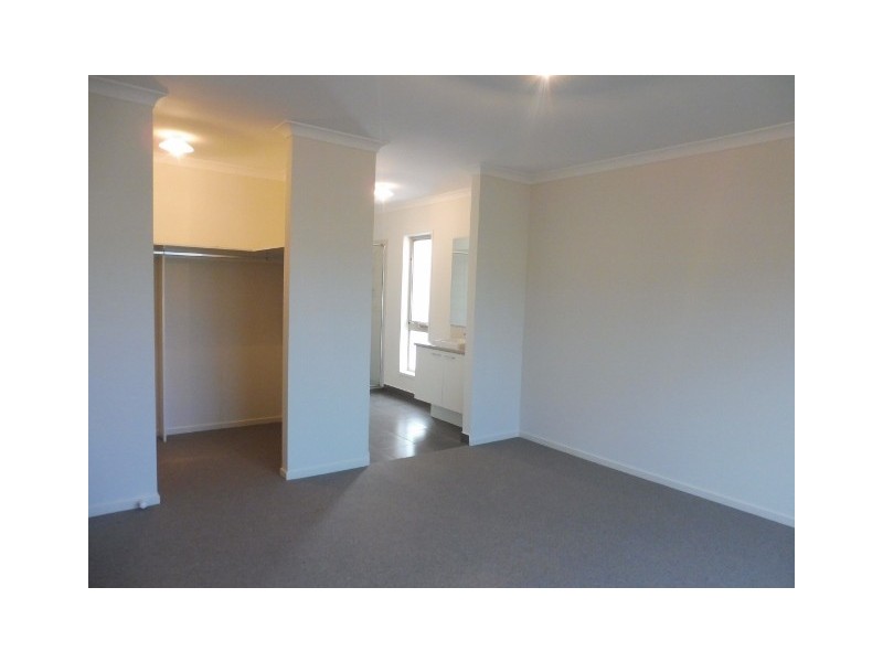 68 Nelson Street, Cranbourne East VIC 3977