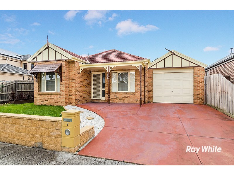 7 Paterson Drive, Lynbrook VIC 3975
