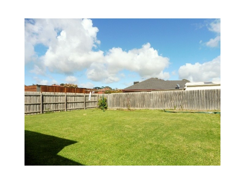 7 Paterson Drive, Lynbrook VIC 3975