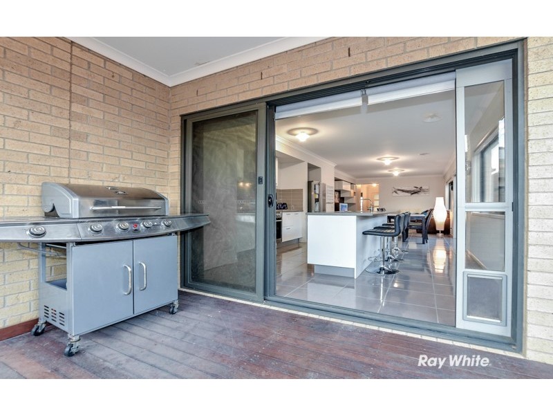 13 Rhinelander Close, Clyde North VIC 3978