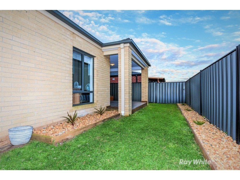 13 Rhinelander Close, Clyde North VIC 3978