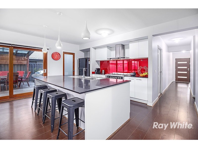 42 Asteria Crescent, Cranbourne West VIC 3977