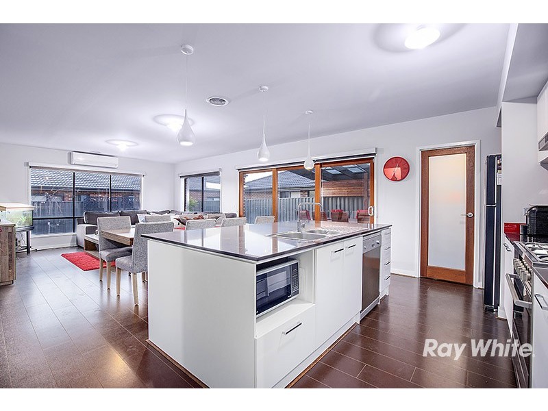 42 Asteria Crescent, Cranbourne West VIC 3977