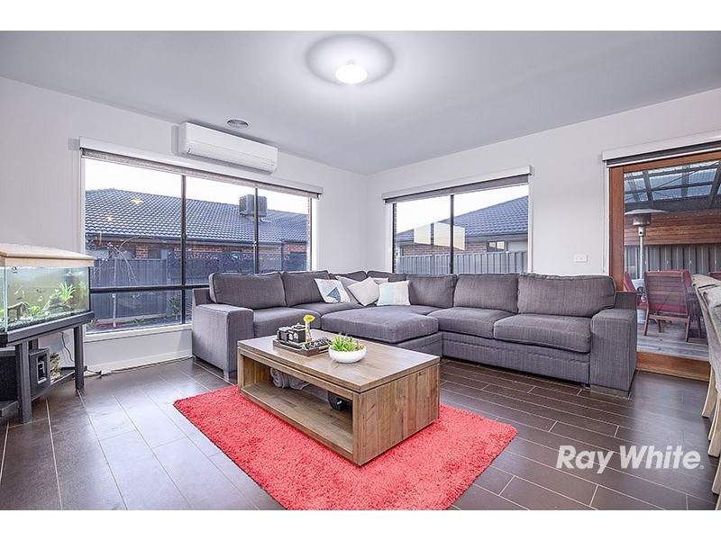 42 Asteria Crescent, Cranbourne West VIC 3977
