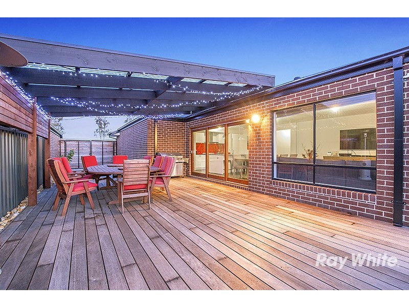 42 Asteria Crescent, Cranbourne West VIC 3977