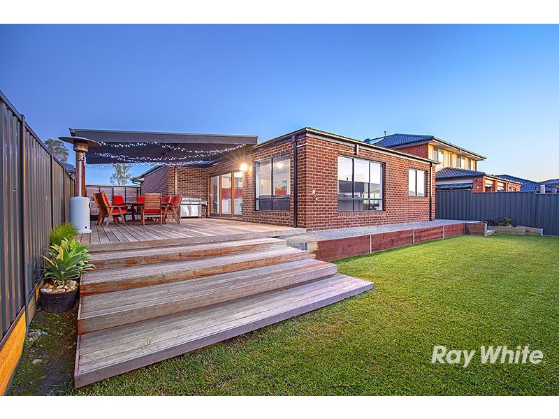 42 Asteria Crescent, Cranbourne West VIC 3977