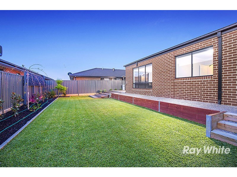 42 Asteria Crescent, Cranbourne West VIC 3977