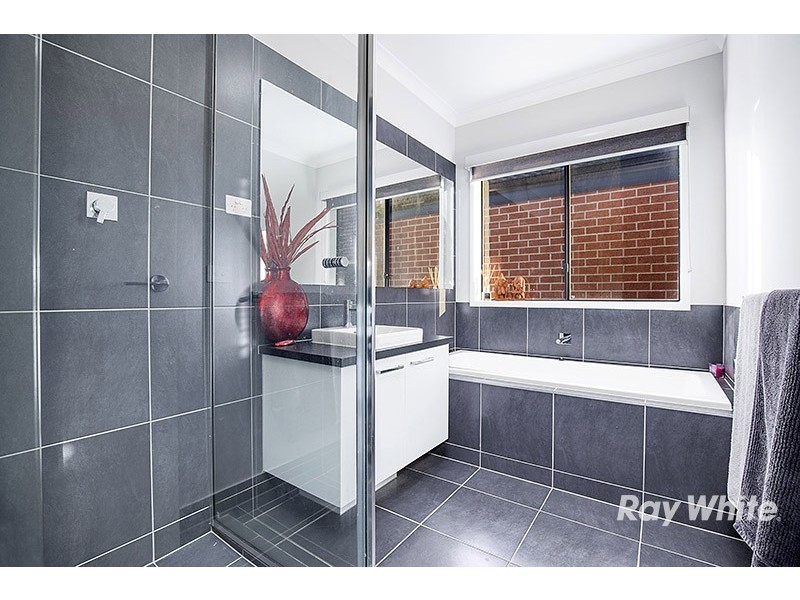 42 Asteria Crescent, Cranbourne West VIC 3977