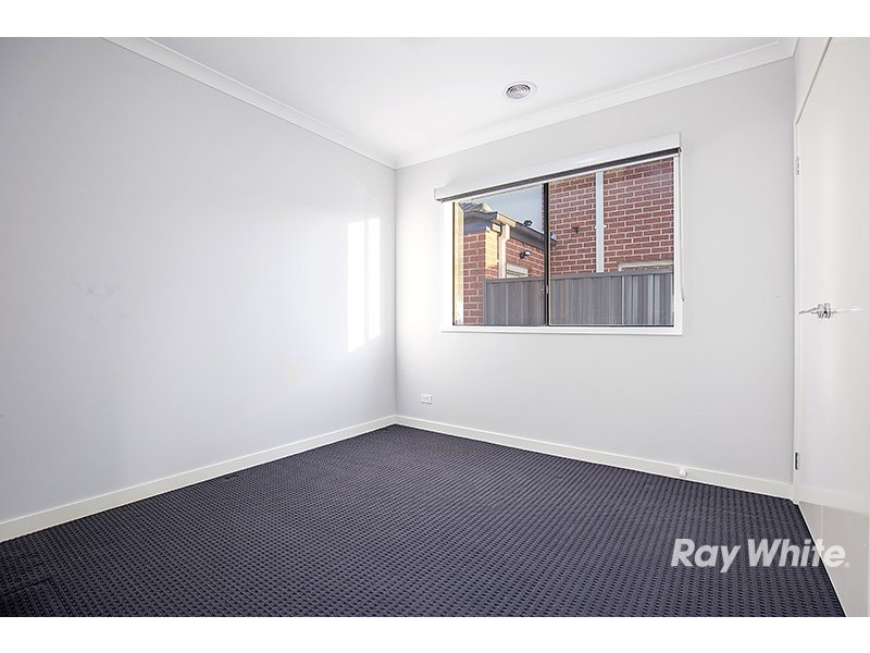 42 Asteria Crescent, Cranbourne West VIC 3977