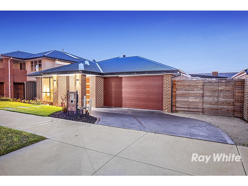 42 Asteria Crescent, Cranbourne West VIC 3977