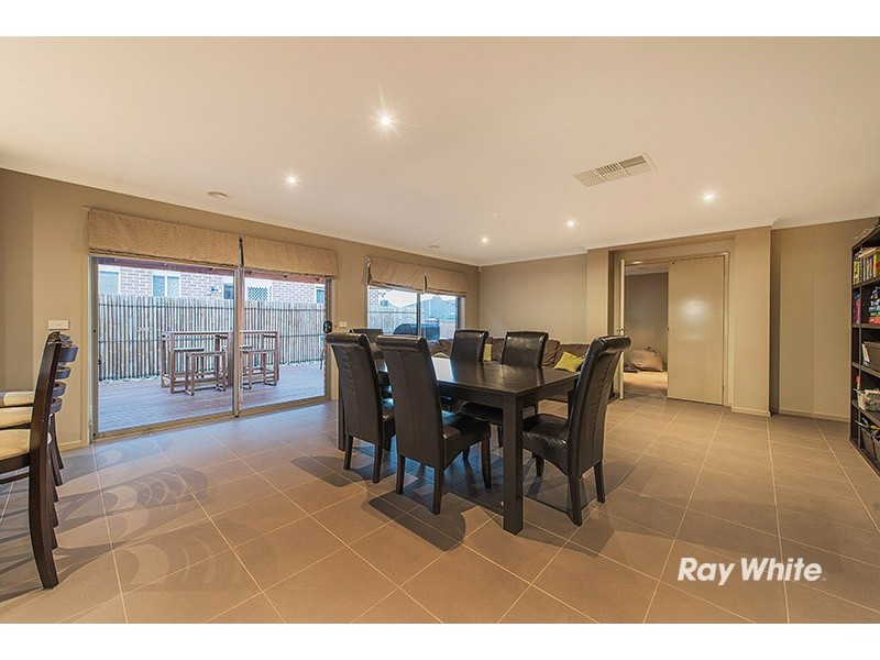 4 Rocky Street, Cranbourne East VIC 3977