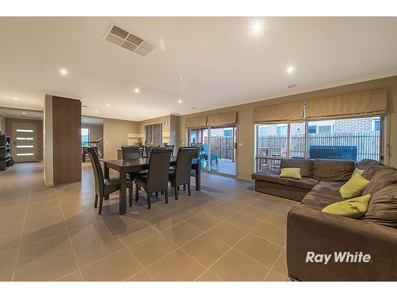 4 Rocky Street, Cranbourne East VIC 3977