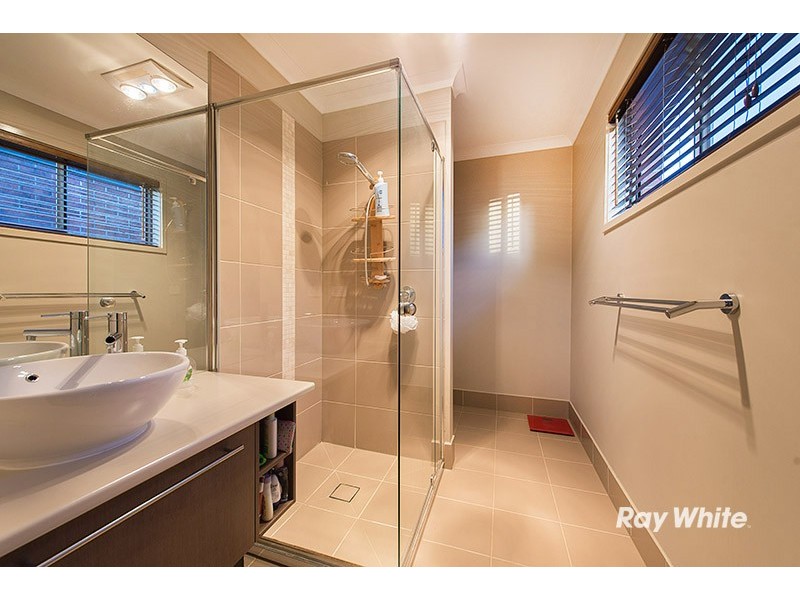 4 Rocky Street, Cranbourne East VIC 3977