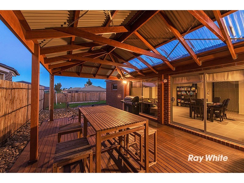 4 Rocky Street, Cranbourne East VIC 3977