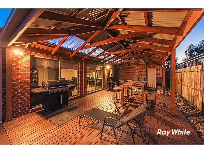 4 Rocky Street, Cranbourne East VIC 3977