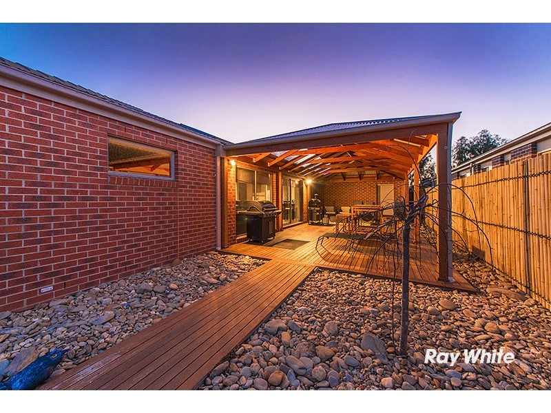 4 Rocky Street, Cranbourne East VIC 3977