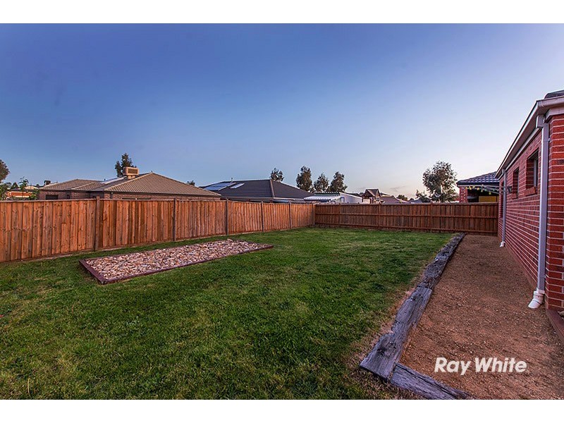 4 Rocky Street, Cranbourne East VIC 3977