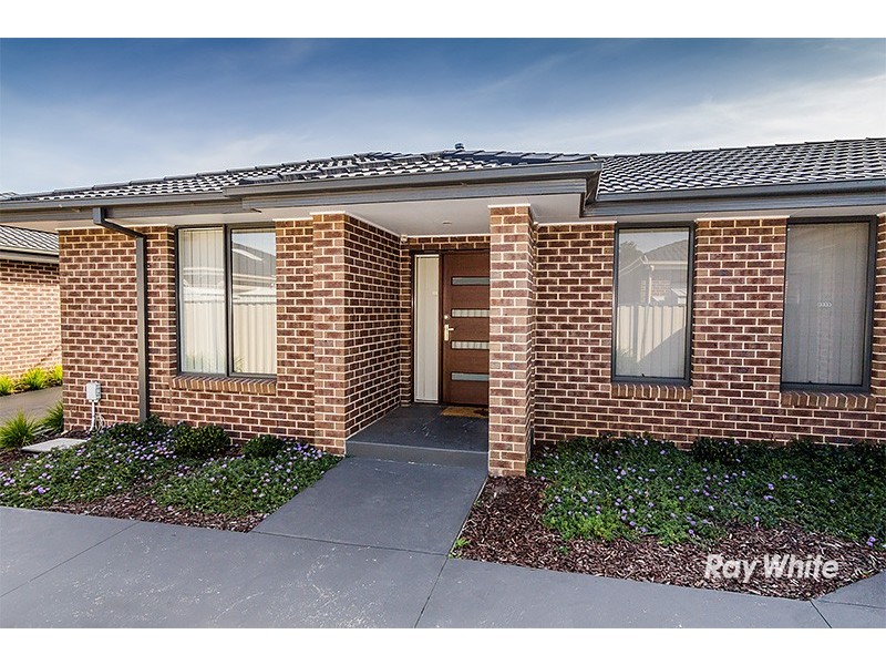 2/15 Dearing Avenue, Cranbourne VIC 3977