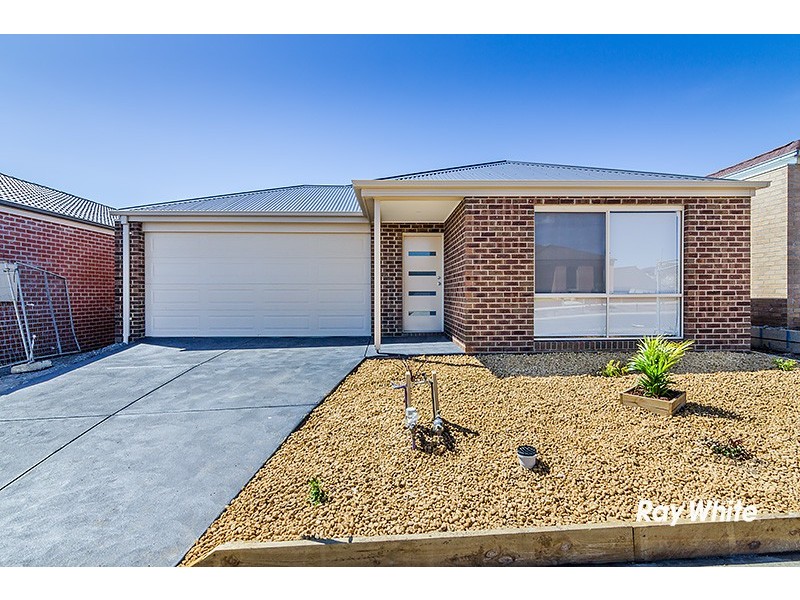 60 Genevieve Circuit, Cranbourne East VIC 3977