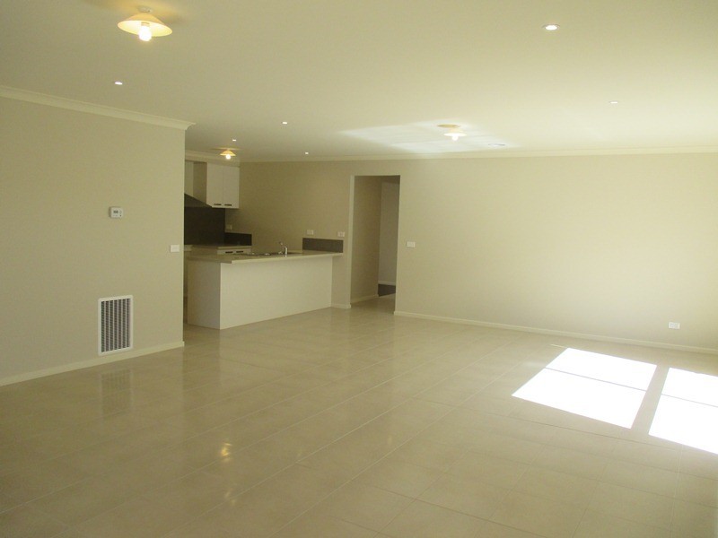 60 Genevieve Circuit, Cranbourne East VIC 3977