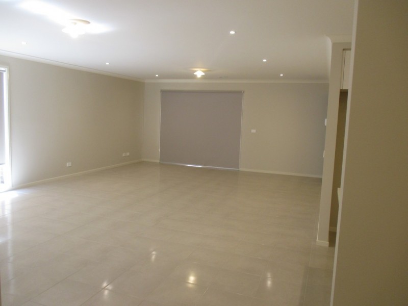 60 Genevieve Circuit, Cranbourne East VIC 3977