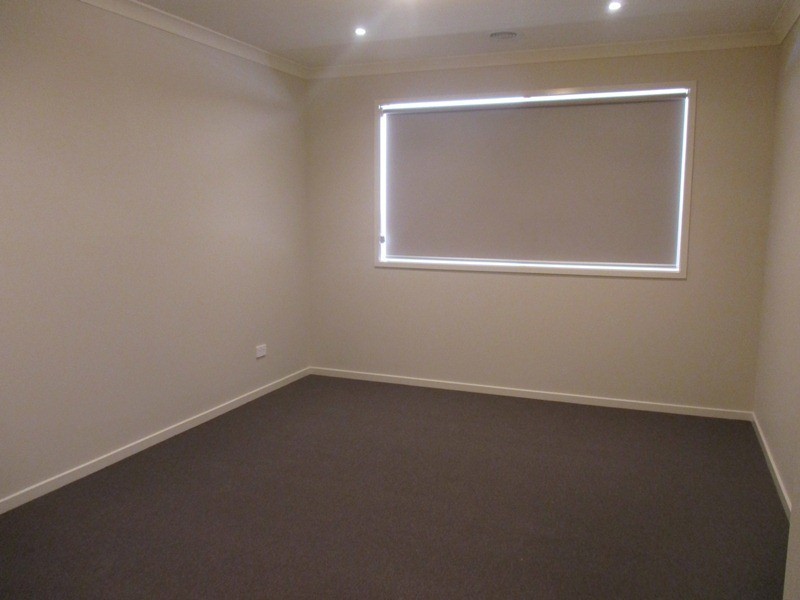 60 Genevieve Circuit, Cranbourne East VIC 3977