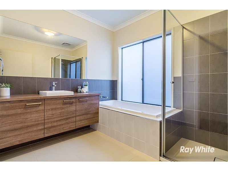 5 Brockman Street, Cranbourne East VIC 3977