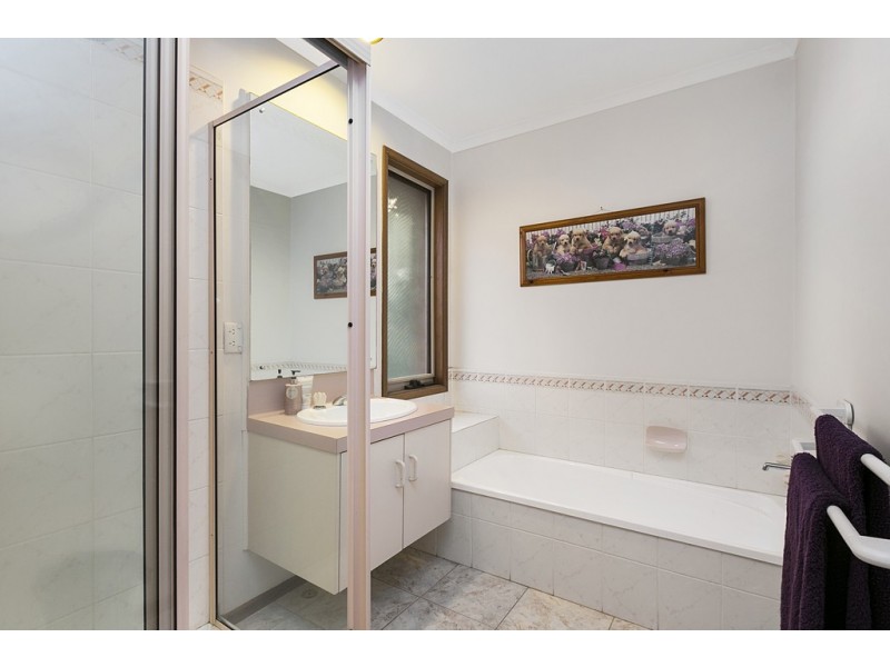 3 Flax Court, Cranbourne North VIC 3977