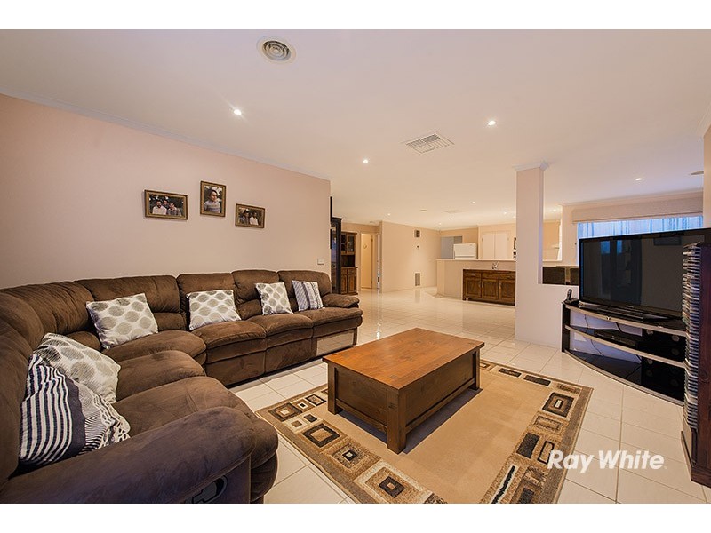 10 Yoni Court, Hallam VIC 3803