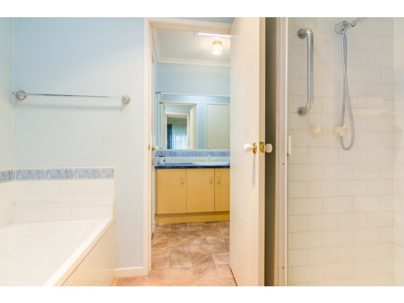 15 Bellarine Drive, Cranbourne VIC 3977