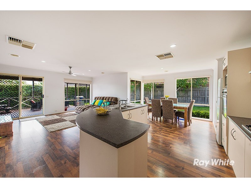 33 Jagger Circuit, Cranbourne East VIC 3977