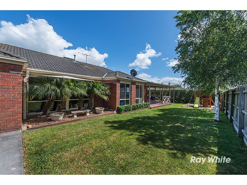 33 Jagger Circuit, Cranbourne East VIC 3977