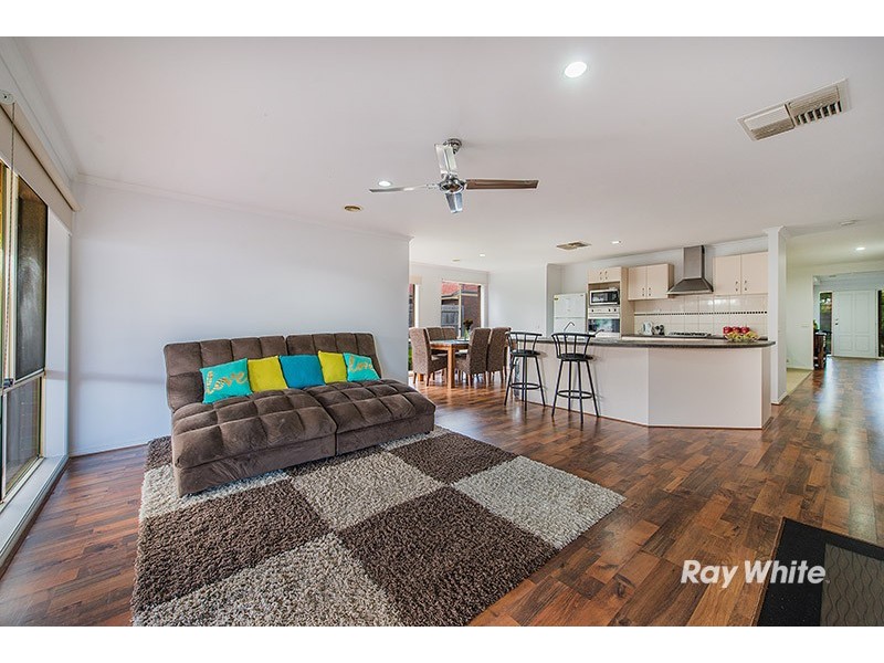 33 Jagger Circuit, Cranbourne East VIC 3977