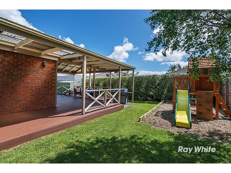 33 Jagger Circuit, Cranbourne East VIC 3977