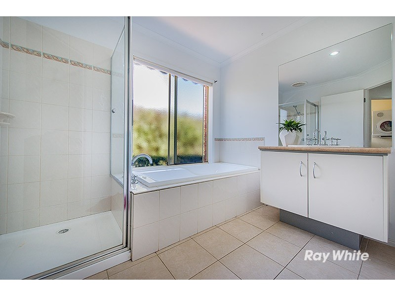 33 Jagger Circuit, Cranbourne East VIC 3977