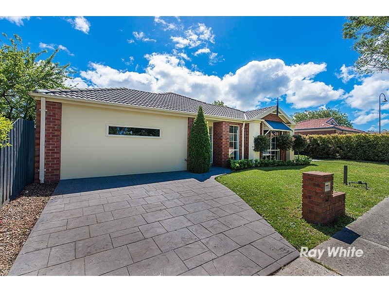 33 Jagger Circuit, Cranbourne East VIC 3977